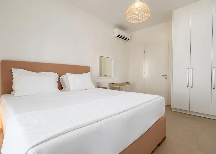 Twin Suns Luxury Villa *