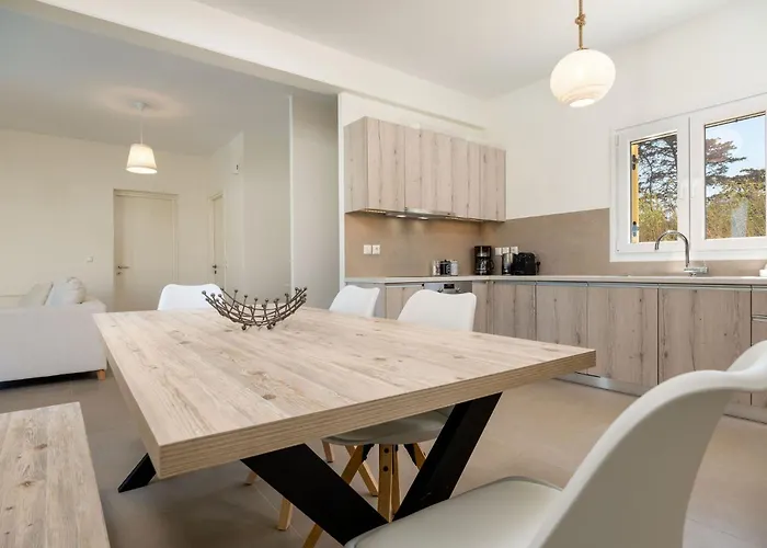 Twin Suns Luxury Villa *