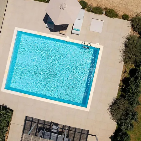 Twin Suns Luxury Villa *